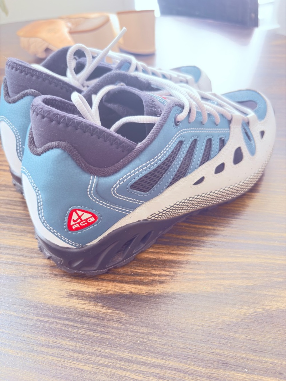 Nike ACG Air Exploraid ~ Teal and Gray air Lace-Up Sneakers. - Picture 4 of 5